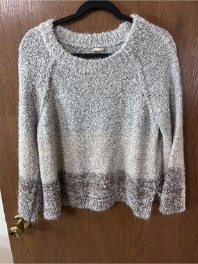 Hem and thread medium ombré sweater